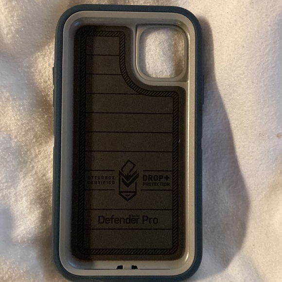 Otterbox Defender Iphone 11 phone case - Picture 2 of 2